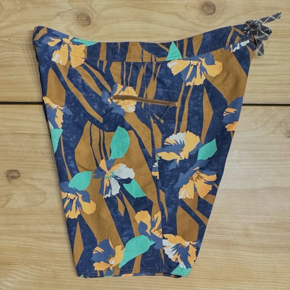 Patagonia Men’s Wavefarer Hawaiian Swim Trunks Surf Shorts Size 38 - Picture 3 of 8